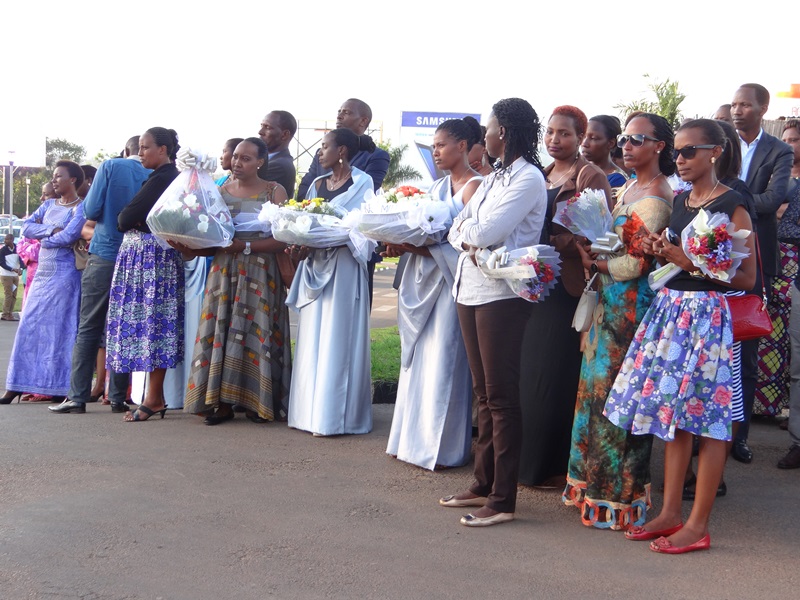Bari bategereje ko umurambo usohoka mu kibuga cy'indege