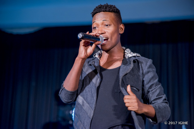 Sintex mukuru wa Nkusi Arthur yaririmbye mu gitaramo cya Mani Martin