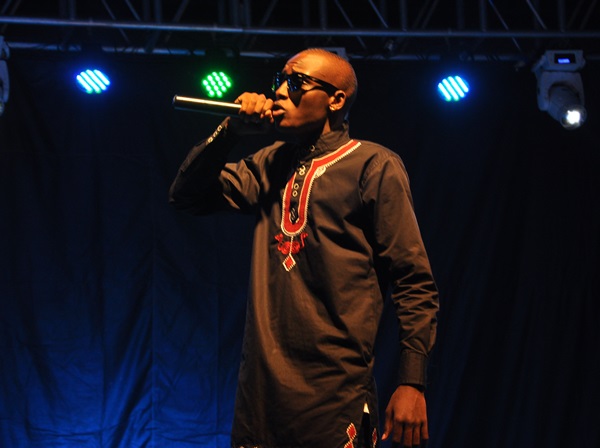 Davis uririmba mu njyana ya 'Taalab'