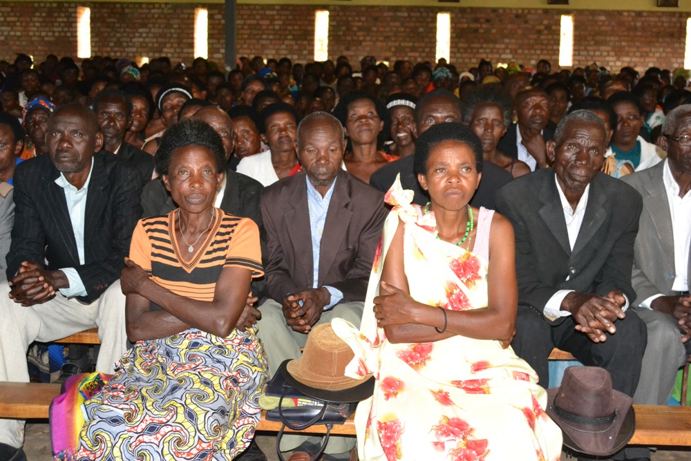 Abakirisitu benshi bari bitabiriye iyi misa yo gukomorera amasakaramentu abagize uruhare muri Jenoside basabye imbabazi