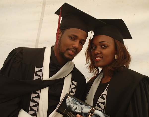 Queen Cha yarangirije rimwe n'umukunzi we Dj Cox