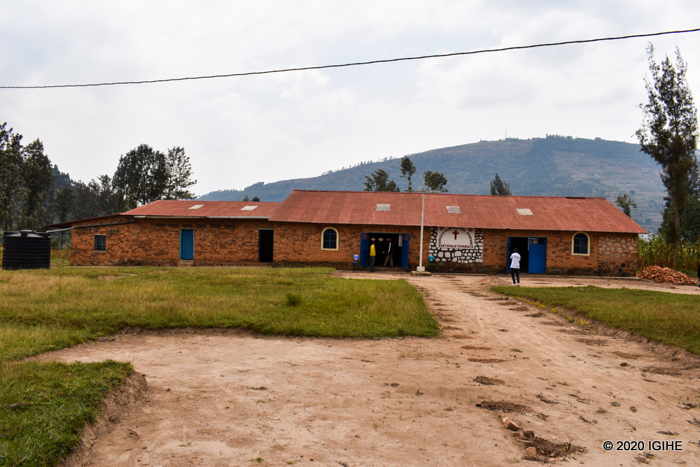 Muri iyi kiliziya ndetse n'ahandi hayikikije, Ingabo za RPA zahakoreshaga nk'ibirindiro bikuru bya RPA/RPF-Inkotanyi