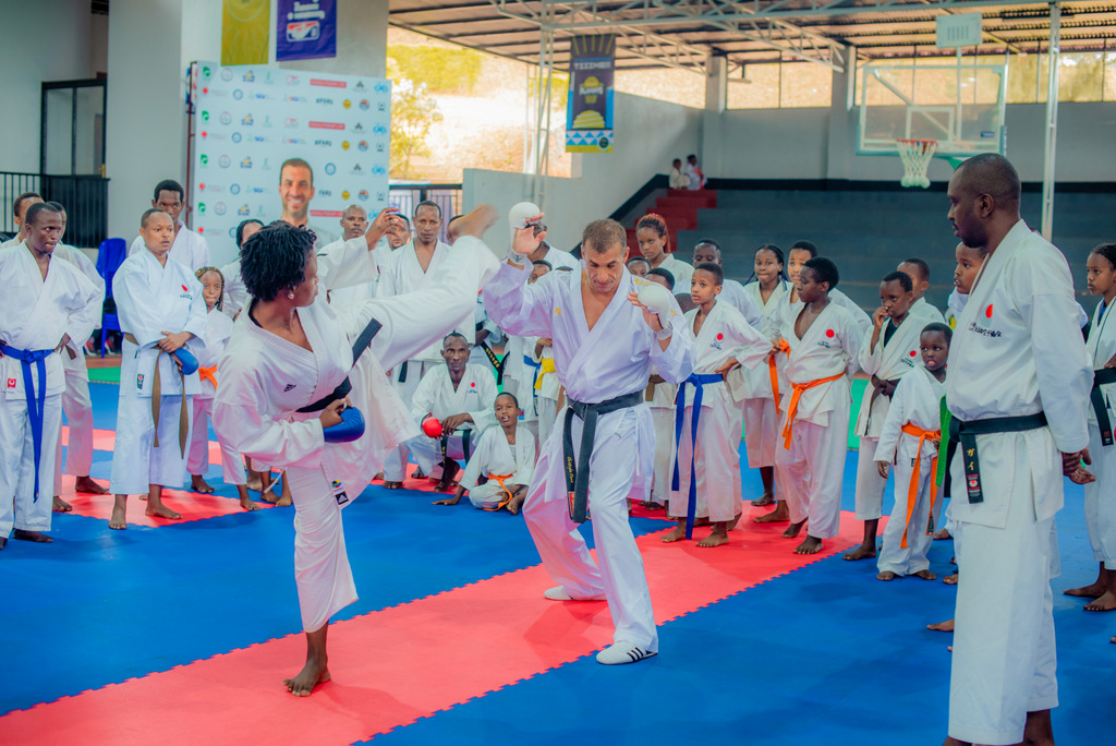 Christophe Pinna yahuguye abakina Karate mu Rwanda ku bijyanye na tekinike zo kurwana (Kumite)