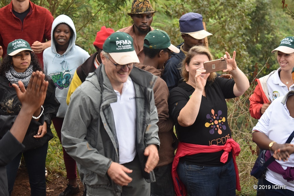 Abitabiriye uyu muganda bari bafite akanyamuneza