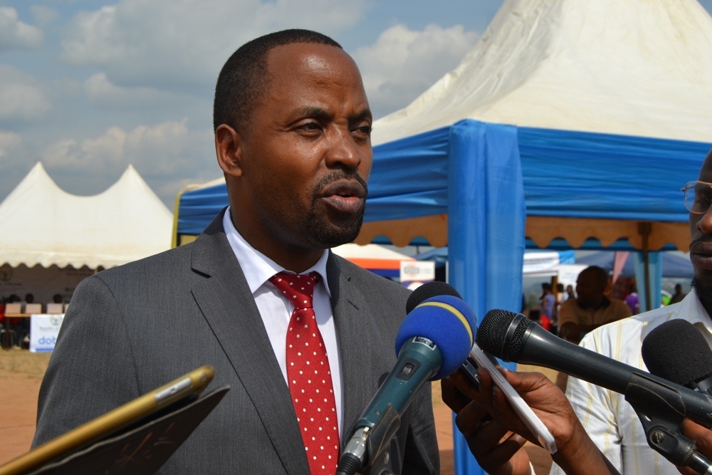 Minisitiri Rurangirwa yijeje abakoresha mitiweri kutaryozwa ikoranabuhanga ry’Urubuga Irembo ryabatengushye
