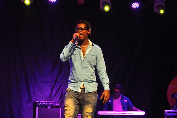 Bruce Melodie na we yaririmbye live