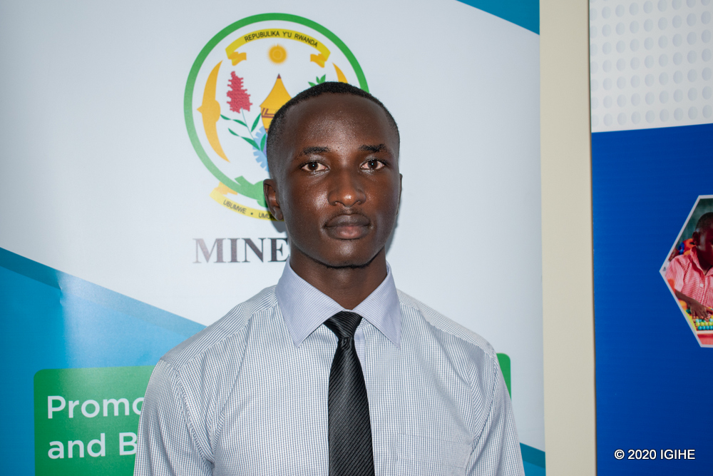 Mpano Herve Raymond wigaga kuri GS Saint Aloys Rwamgana ni we wahize abandi mu ishami rya PCB(Physics-Chemistry-Biology).