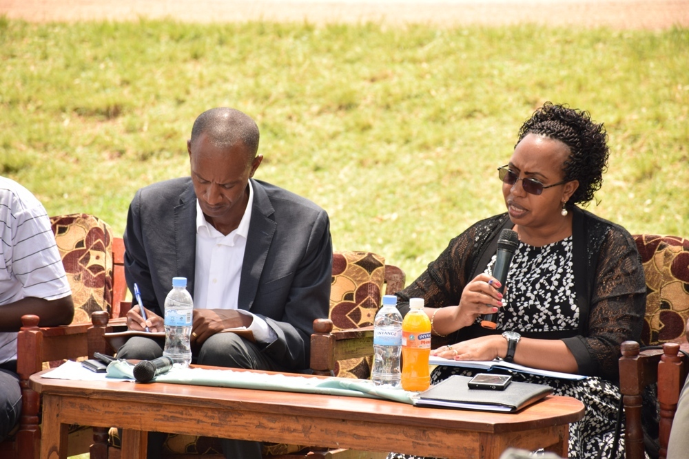 Umuvunyi Wungirije ushinzwe gukumira no kurwanya akarengane, Yankurije Odette yagiye ahita asubiza bimwe mu bibazo