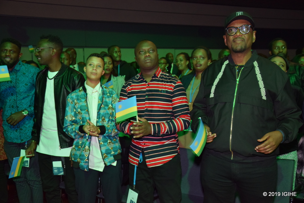Uhereye ibumoso: Jules Sentore, Babou, King James na Masamba Intore mu bahanzi basusurutsa abitabiriye Rwanda Day mu Budage