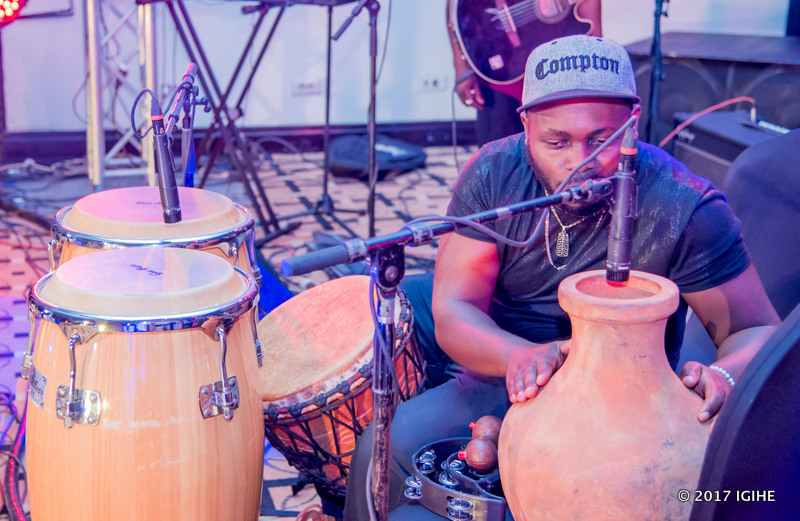 Mu bicurangisho bya Mani Martin harimo n'ibishushe nk'ibibindi