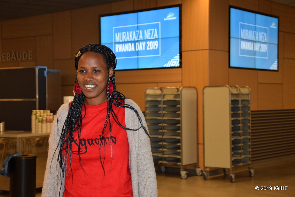 Ingabire Clinton ukuriye urubyiruko rw'abanyarwanda ruba mu Budage