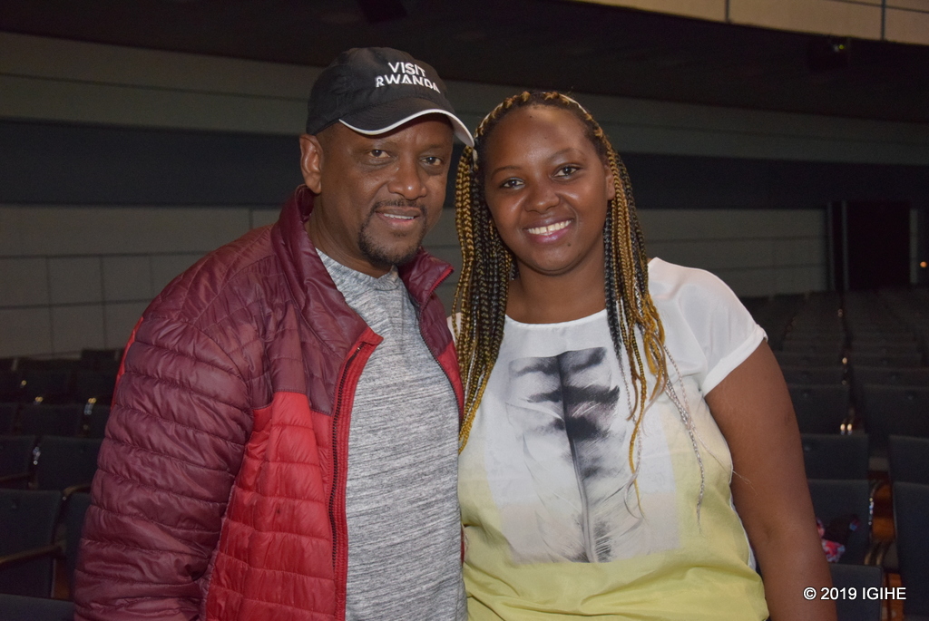 Masamba mu ifoto y'urwibutso n'umunyarwanda wiga mu Budage