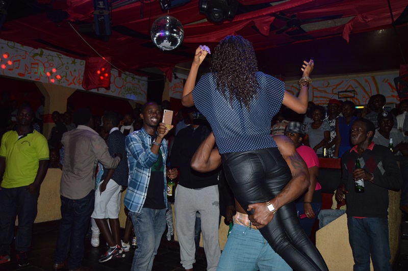 Nizzo yateruye uyu mukobwa kubera uburyo yishimiye Urban Boyz