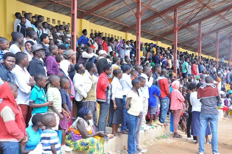 Abafana bategereje igitaramo n'amatsiko menshi