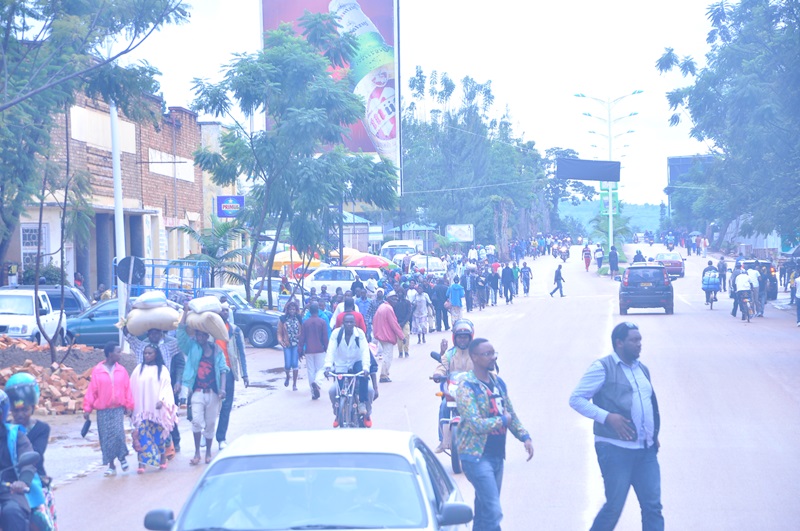 Mu Mujyi wa Huye abafana bakomeje kwerekeza kuri Stade ya Kaminuza