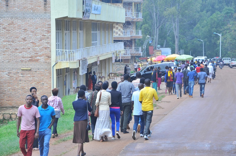 Barerekeza kuri Kaminuza ngo bajye kureba abahanzi bakunda