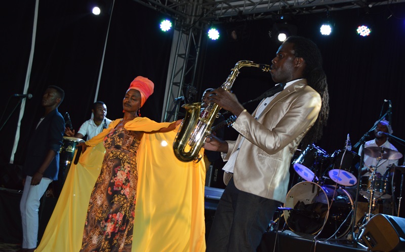Herbert Rock yacuranze Saxophone benshi baranyurwa