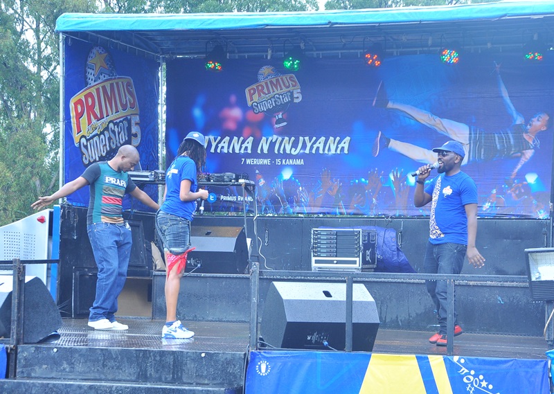 DJ Bissosso aje gufasha Anita na Tino gushyushya ibirori