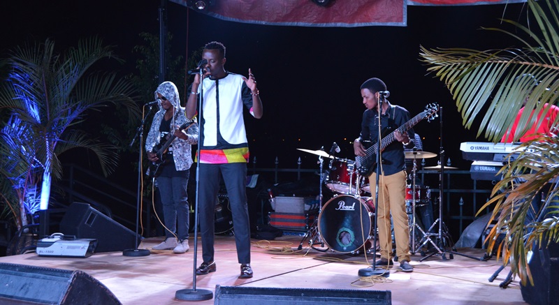Jules Sentore mu ndirimbo ye 'Uranyura'
