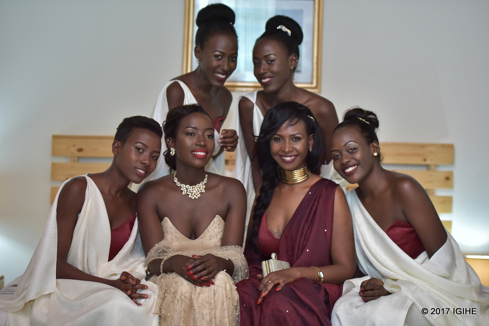 Niyonizera Judith n'abakobwa bamugaragiye