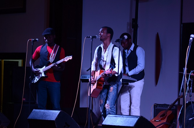 Abahanzi bagize itsinda rya Trezzor bazwi cyane mu gucuranga umuziki wa Live
