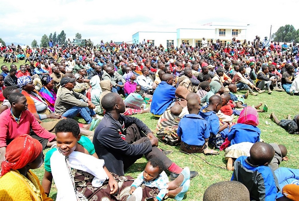 Abaturage bari bitabiriye umuganda ari benshi