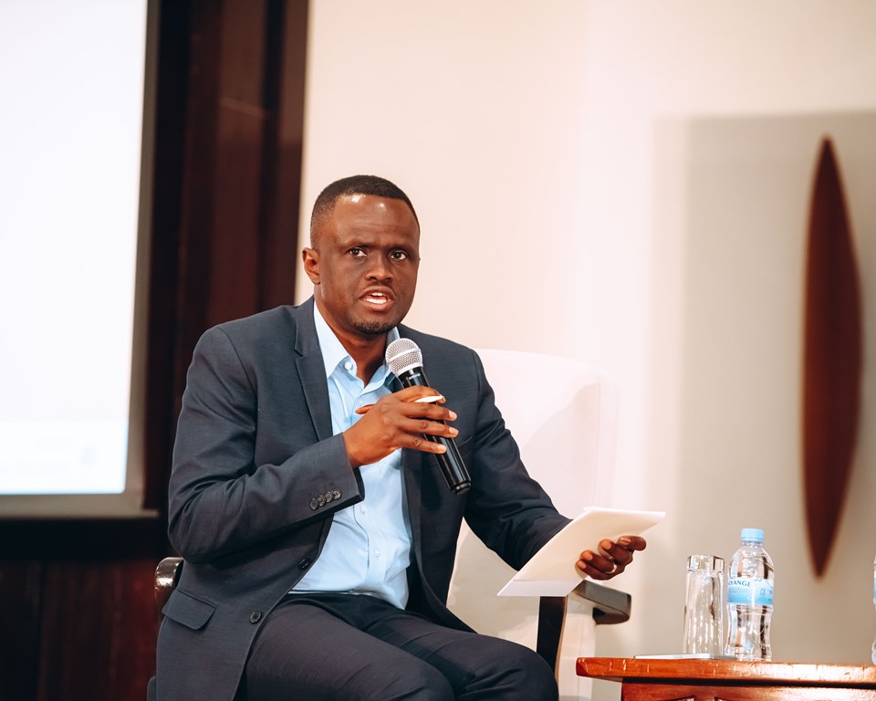 Nicanor Sabula, Umuyobozi Mukuru wa AESATA yavuze ko impamvu ingendo z’indege muri Afurika zigihenze, biterwa n’amananiza za Guverinoma zishyiraho.