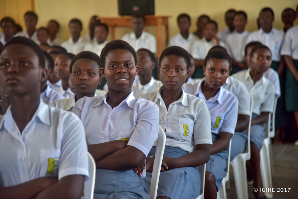 Imbuto Foundation yitaye ku burezi bw'umwana w'umukobwa