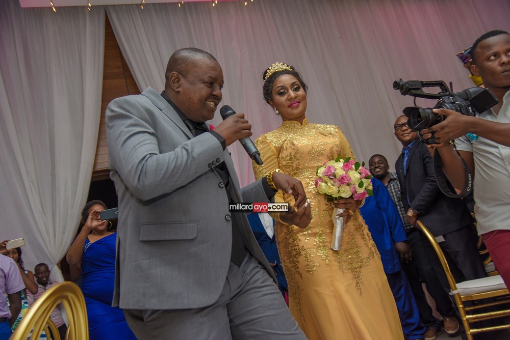 Professor Jay yaririmbiye umugeni we