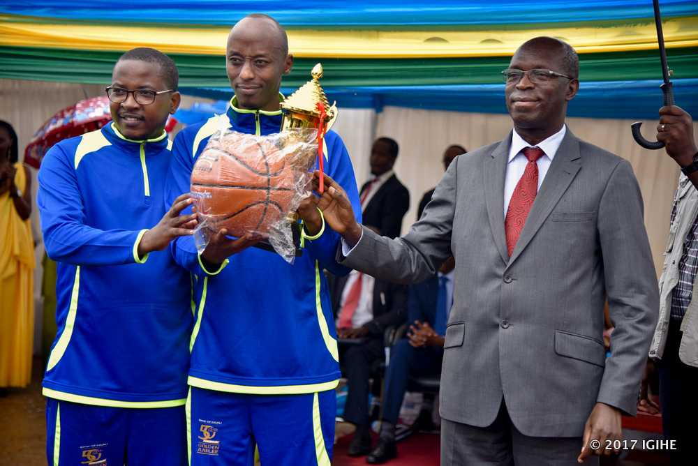Amakipe y'ibigo bitandukanye yitwaye neza mu marushanwa yabihuje, yahawe ibikombe