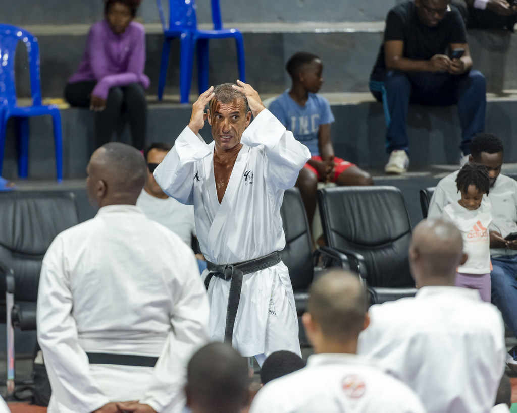 Pinna watwaye Shampiyona y'Isi mu 2000, ari guhugura Abanyarwanda kuri tekinike zo kurwana muri Karate