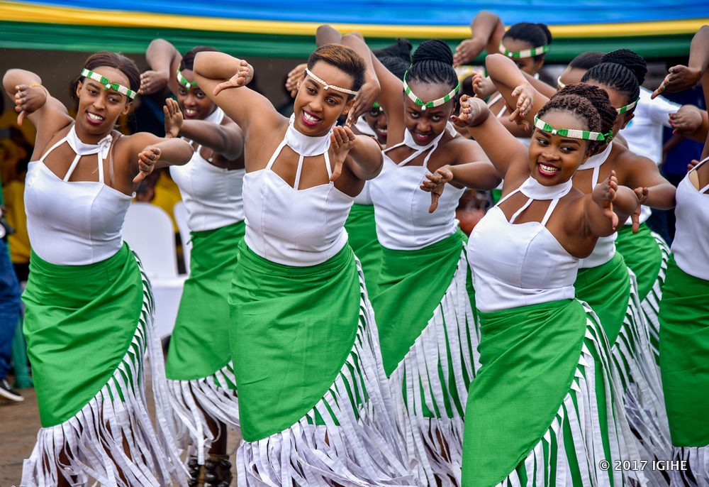 Itorero Inganzo Ngari ryasusurukije abari bitabiriye uyu muhango