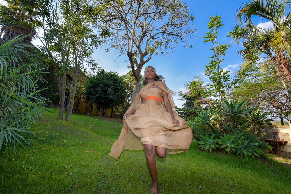 Ni umuhanzi wita ku buryo agaragara ku mafoto