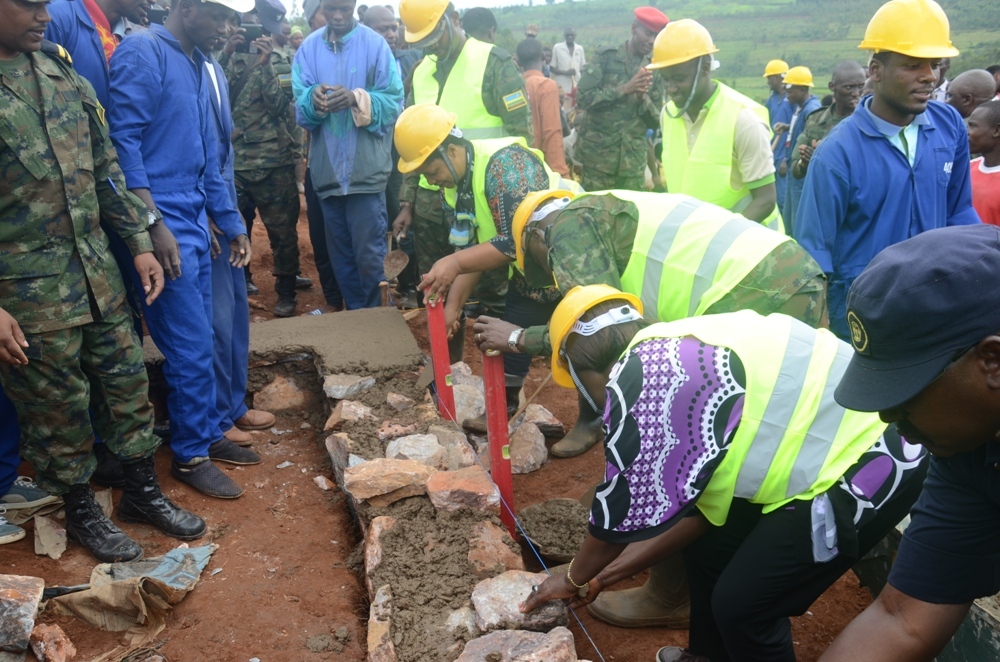 I Gisagara hashyirwa ibuye ry'ifatizo ahagiye kubakwa inzu 50 z'abatishoboye