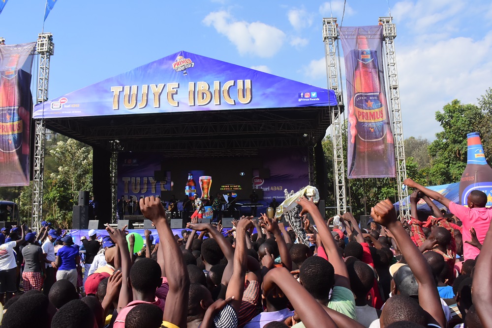 Bamwakiranye urukundo rukomeye