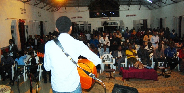 Dominic Nic ngo 2014 azakorera ibitaramo hanze ya Kigali