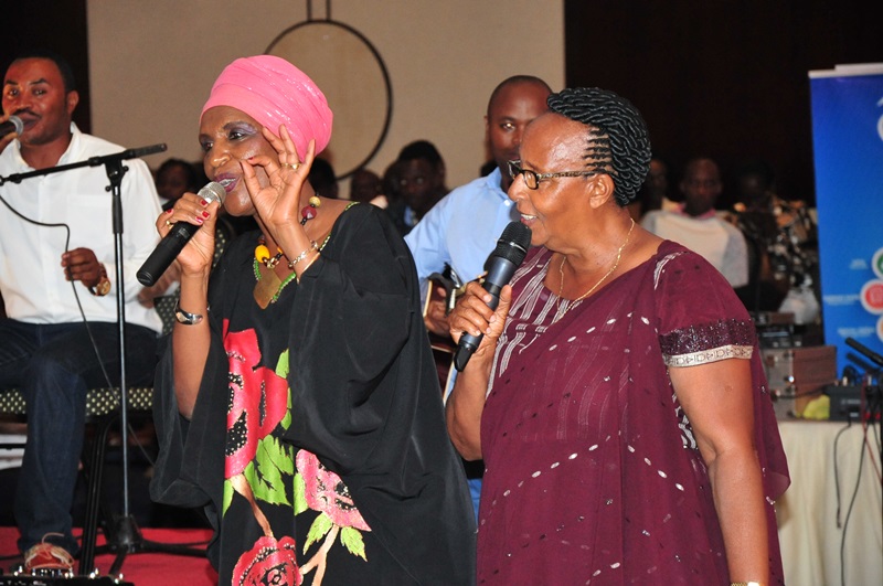 Mubyara wa Kayirebwa yamuririmbiye indirimbo yamuhimbiye ku isabukuru ye