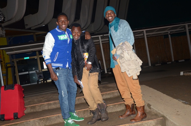 Christopher nawe ubarizwa muri Kina Music yaherekeje bagenzi ku kibuga cy'indege i Kanombe