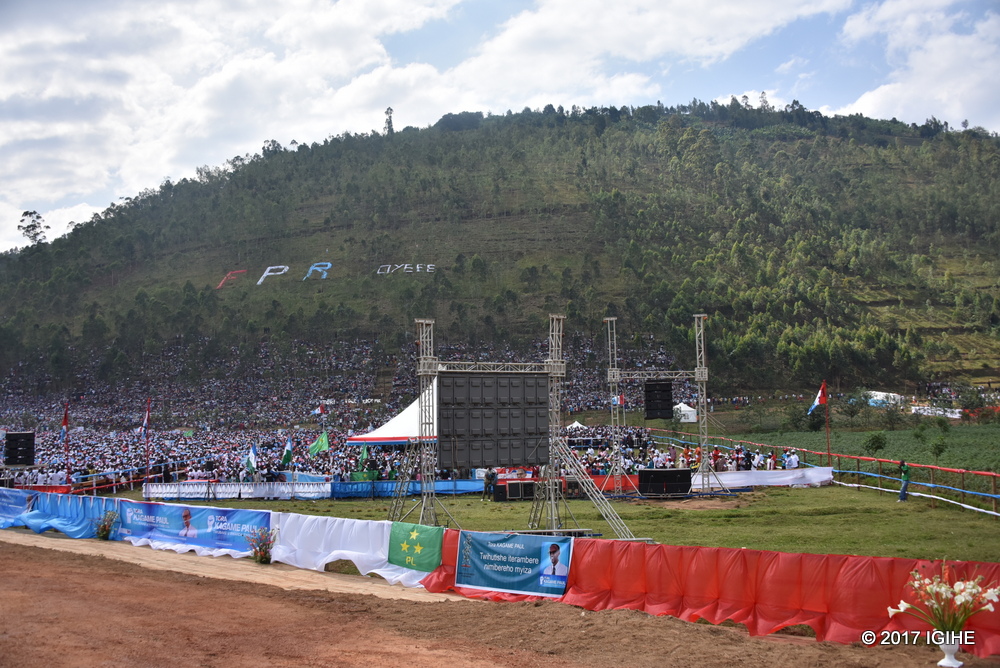Abaturage bo muri Rulindo bahuriye mu Murenge wa Bushoki aho Paul Kagame agiye kwiyamamariza