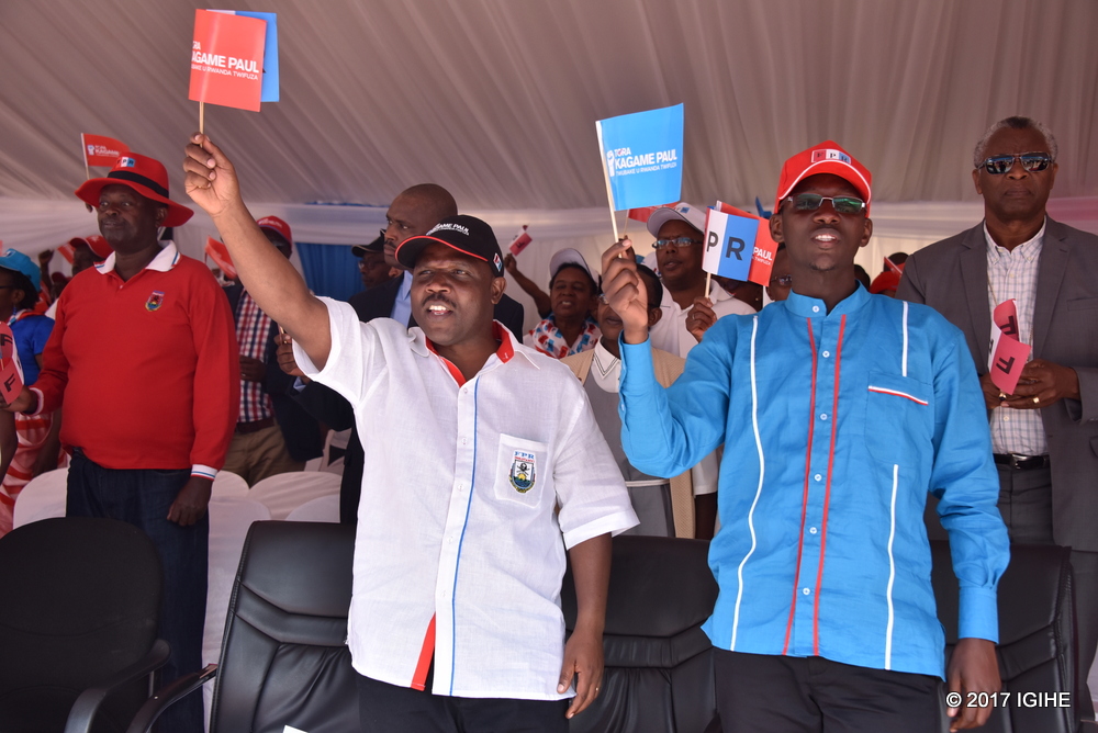 Guverineri w’Intara y’Amajyaruguru, Musabyimana Jean Claude, (ibumoso) nawe yitabiriye iki gikorwa