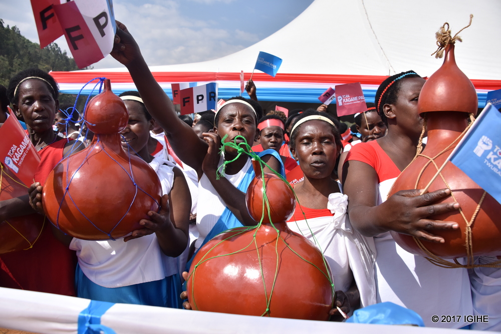 Abategarugori b'i Rulindo bari bitwaje ibisabo nk'ikimenyetso cy'uko bakamiwe
