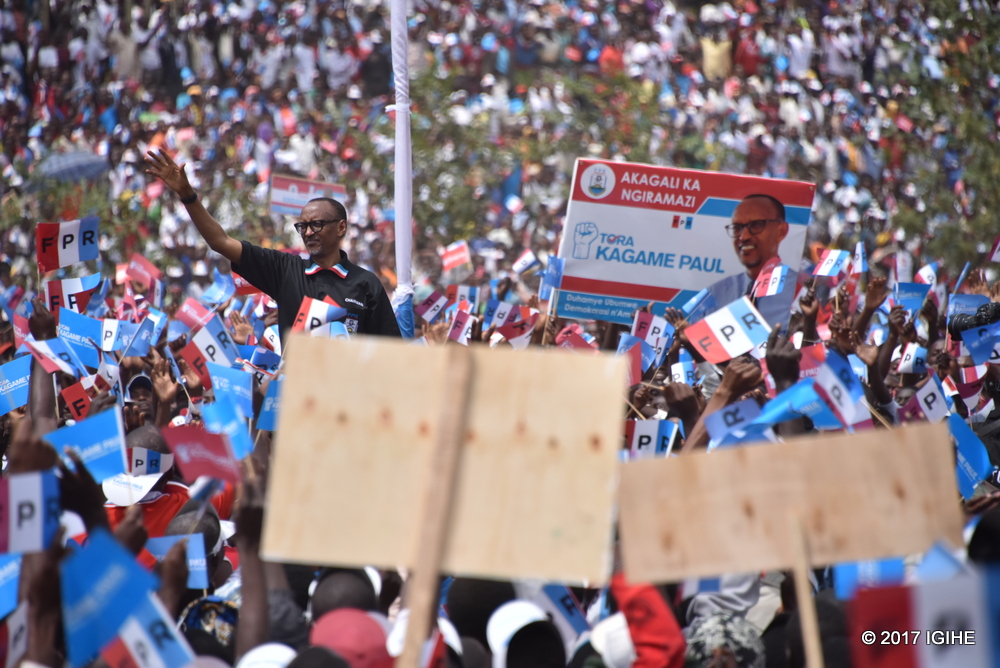 Abanyarulindo baserutse ari benshi bishimiye Paul Kagame bashimangira urukundo bamufitiye
