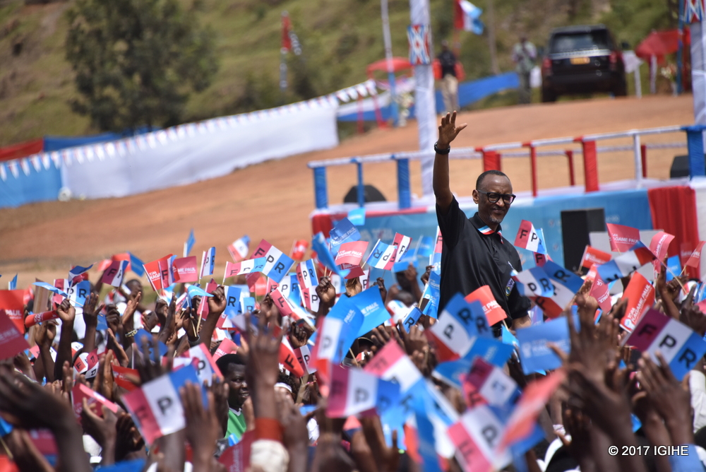 Paul Kagame asuhuza abaturage b'i Rulindo bitabiriye ibikorwa bye byo kwiyamamaza