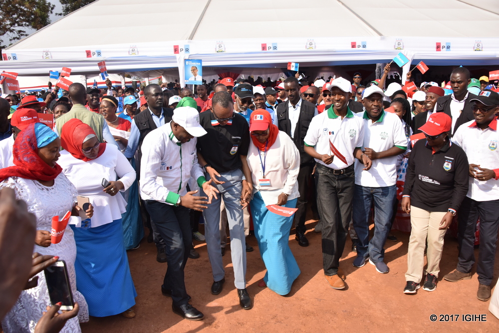 Perezida Kagame abyinana n'ab'i Nyamirambo indirimbo ziri mu njyana ya taraab, ikunda gukoreshwa mu birori by'abayisilamu