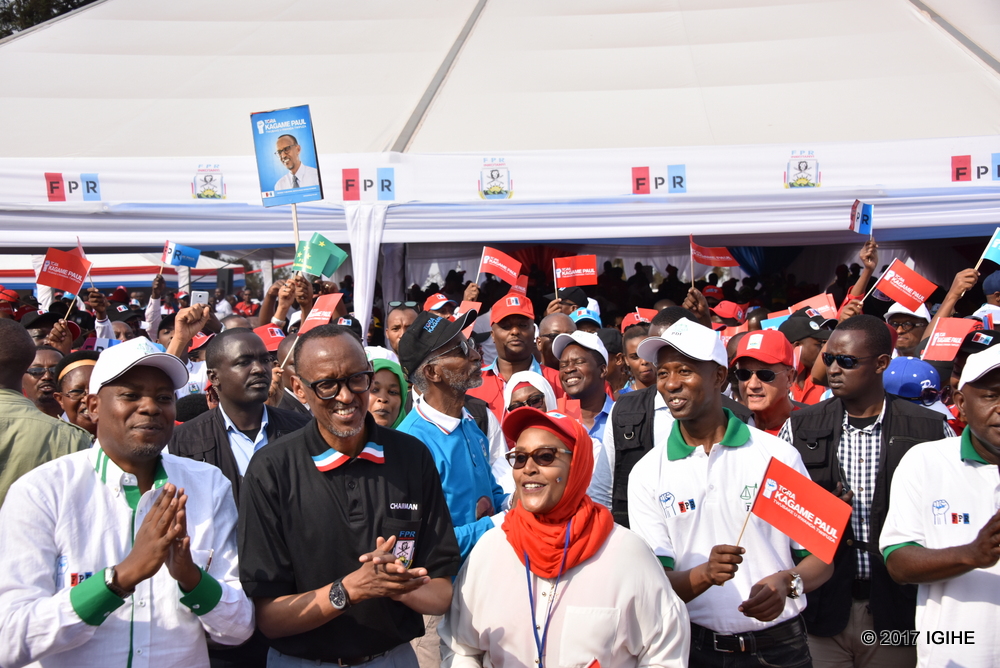 Paul Kagame yishimiye indirimbo ziri mu muco w'abayisilamu zaririmbiwe i Nyamirambo