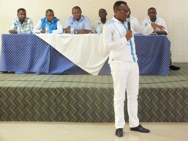 Gacinya yemereye Rayon Sports igikombe cya shampiyona, kugarura umwe mu batoza bakomeye no kugura abakinnyi batatu bakomeye