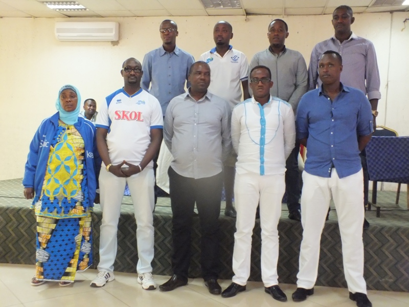 Komite nshya ya Rayon Sports ifite inshingano zo gutegura ikipe itaramenya niba izaba i Nyanza hasigaye ukwezi kumwe