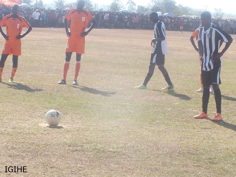 APR FC yabonye penaliti mu mukino hagati, Ruhinda Farouk ayiteye ikurwamo na Bikorimana