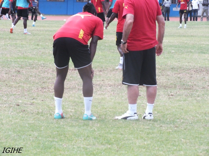 Bidatinze abwira umutoza Avram Grant ko ivi ryanze