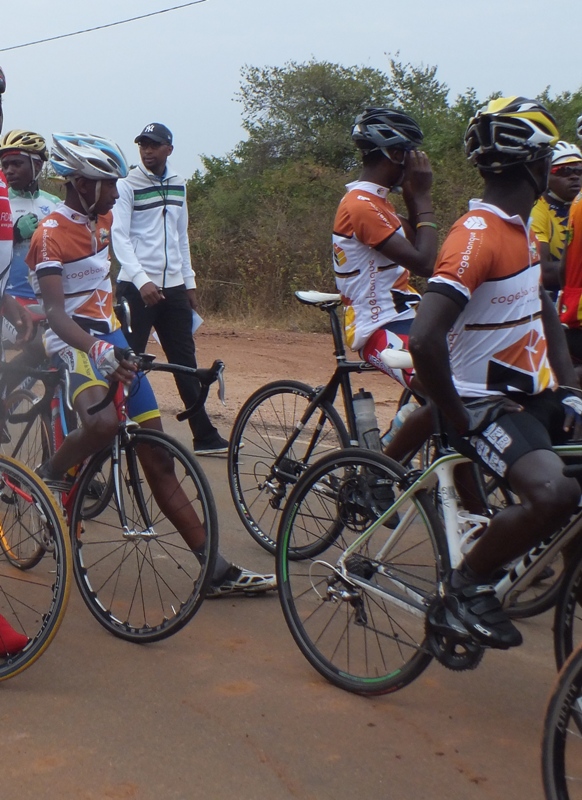Ku nshuro ya mbere, Les Amis Sportifs bakinanye imyenda y'umuterankunga, COGEBANQUE